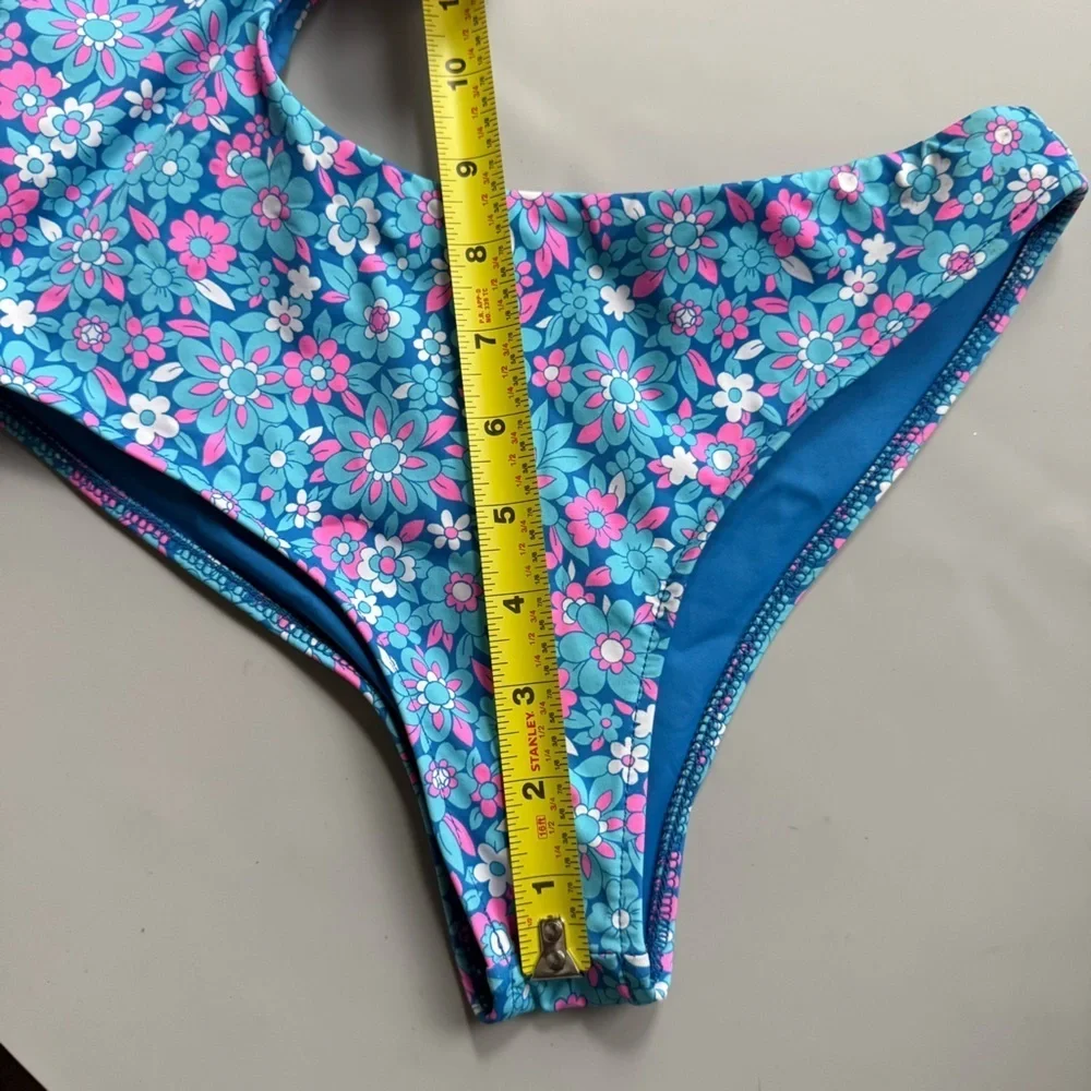 FRANKIES BIKINIS Cash One Piece Swimsuit Bikini Floral Blue Medium Cutout